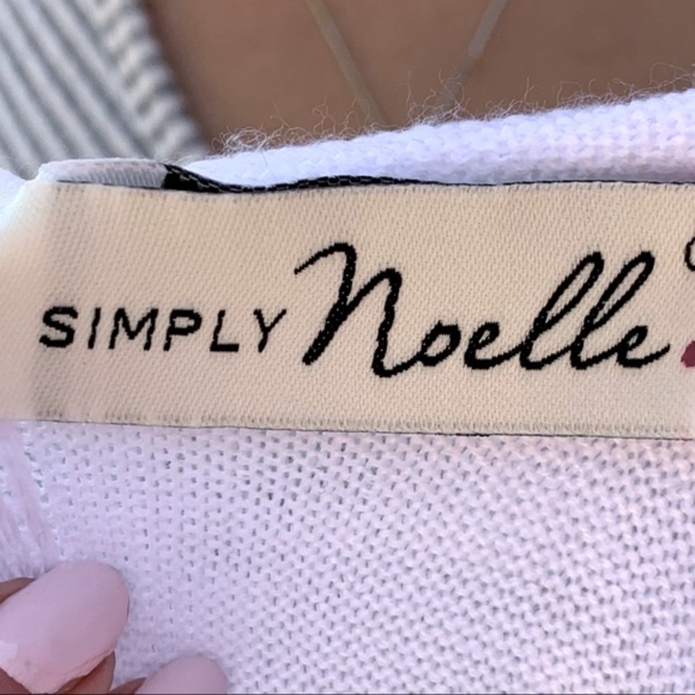 Simply Noelle White Cropped Cardigan Sweater | OS - Picture 2 of 6